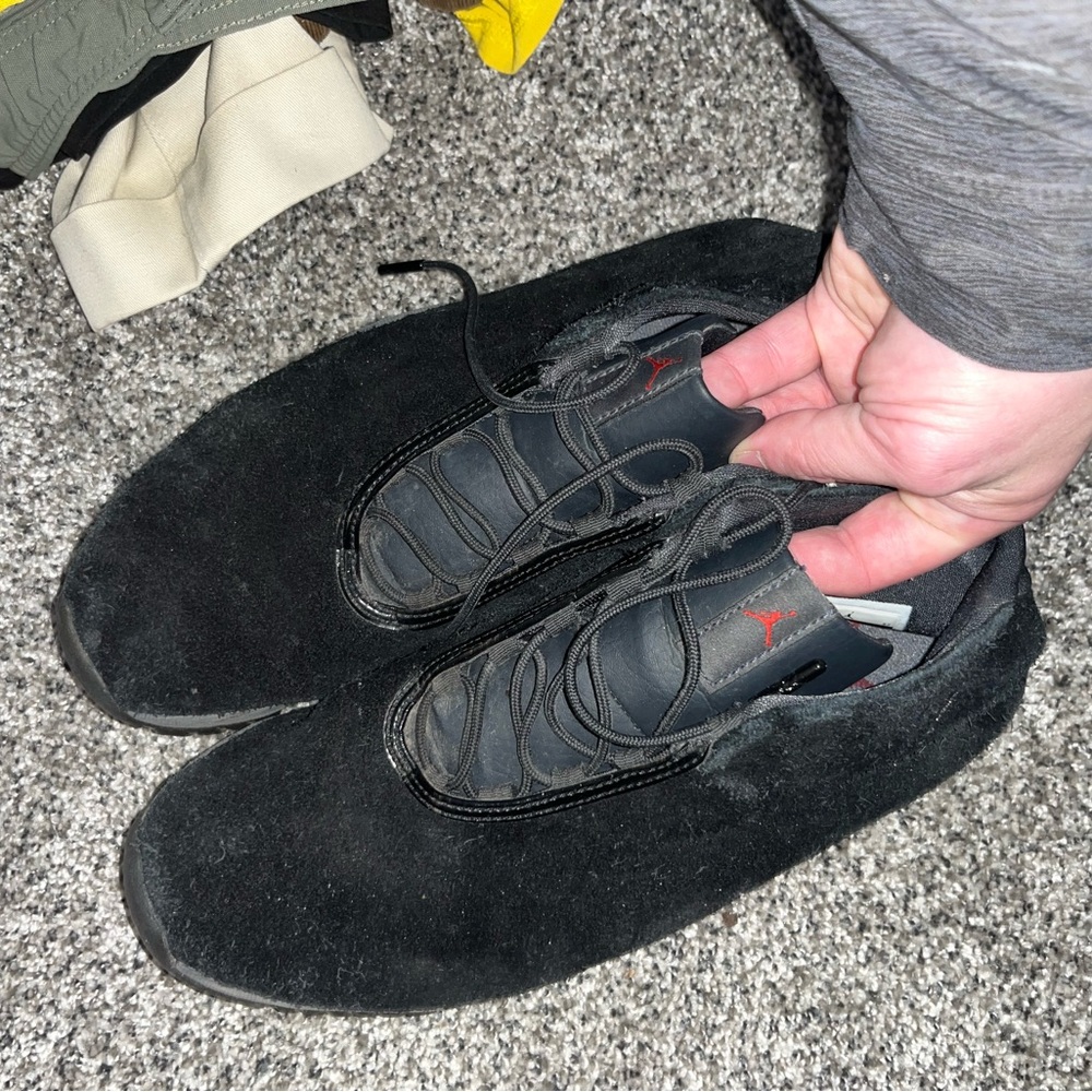 Jordan’s Men’s size 10. Black suede high tops.IDK exact name of style.Good Cond.